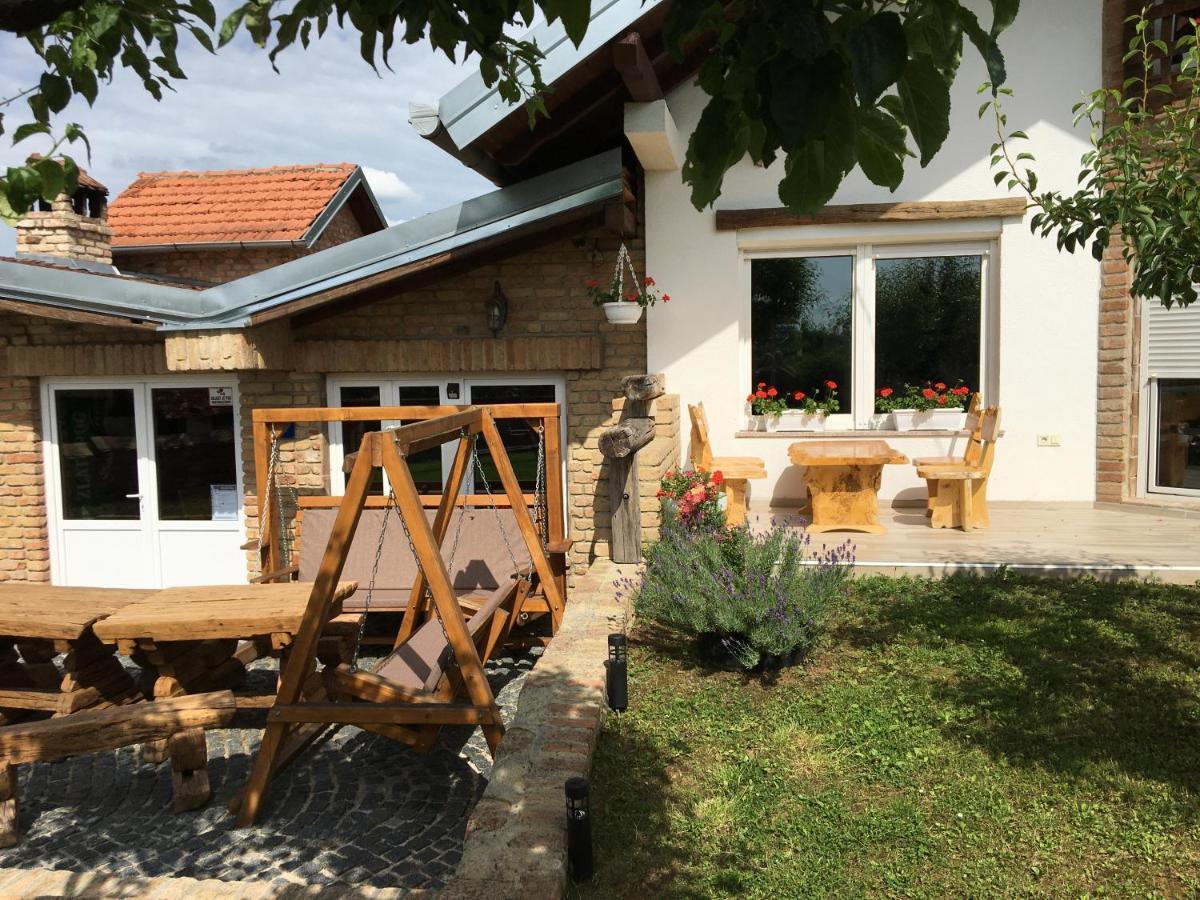 Matanovi Dvori Villa *